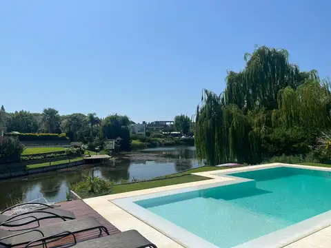 Impecable Casa con 4 Suite al Lago en Alquiler Anual en Los Castores - Nordelta