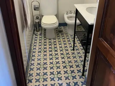 Casa 4 ambientes con 2 baños