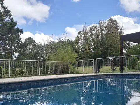 Casa sana y sólida, buen estado, con un lote al Golf único de 930 m² con 40 mts de frente