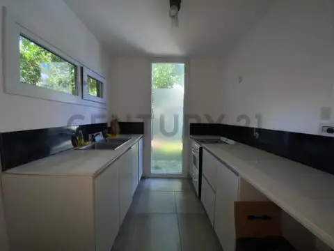 Casa 4 ambientes con 1 baño