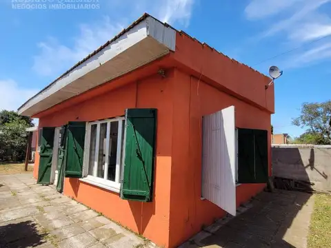 CASA CON TODOS LOS SERVICIOS EN ZONA ALTA DE  MAR DE AJO|