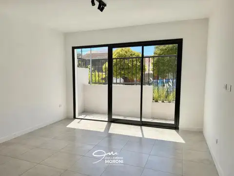 Departamento 2 ambientes en Planta Baja c/patio, a la calle y sin expensas