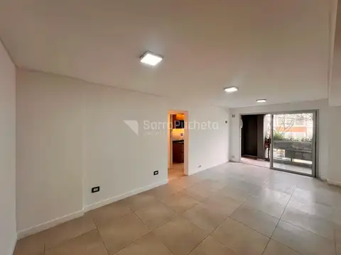 Venta departamento 2 ambientes con balcón y cochera en Morón Sur.