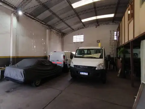 GALPON  LOTE DE 230m2 EVALUA PERMUTA AUTOMOVIL