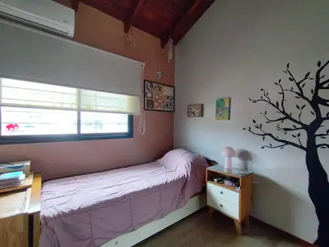 Casa 6 ambientes con 2 baños
