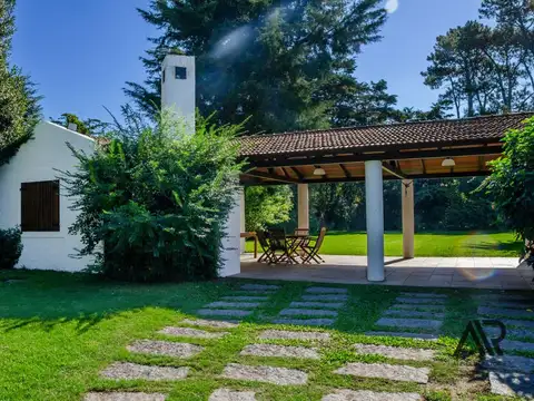 Chalet tradicional en el corazón de San Rafael sobre gran 100
