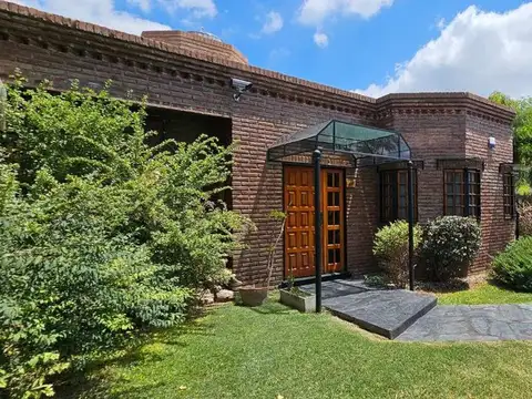 CASA VENTA HURLINGHAM 4 AMBIENTES PILETA JARDIN