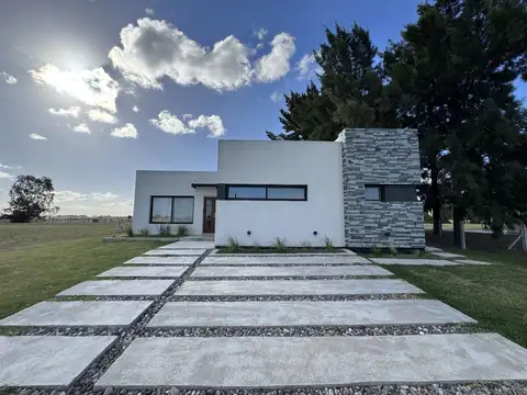 CASA EN VENTA EN AREA 60 LA VICTORIA A ESTRENAR