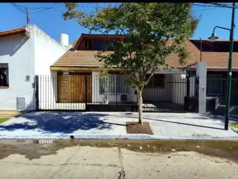 Casa alquiler Martinez jardín cocheras c/muebles