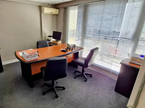 OFICINA DE 140 m2 EN SAN NICOLAS.
