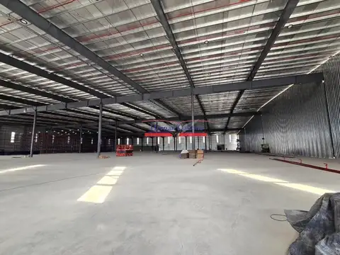NAVE INDUSTRIAL DE 4.850 M² LINDERA AL AEROPUERTO DE EZEIZA