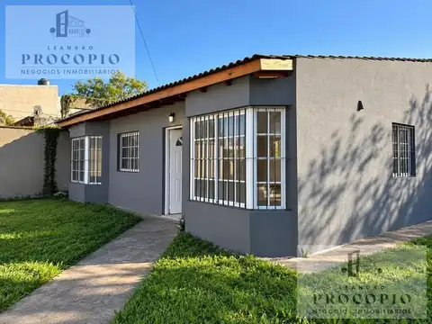 Casa en Venta con 2 cocheras