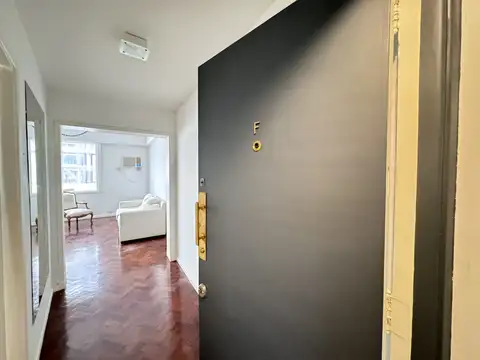Excelente edif Racionalista techos altos