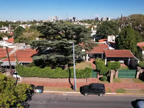 Casa en alquiler para USO COMERCIAL  APTO GERIATRICO