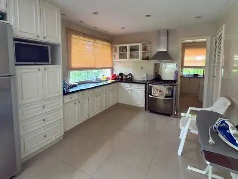 Casa 6 ambientes con 3 baños