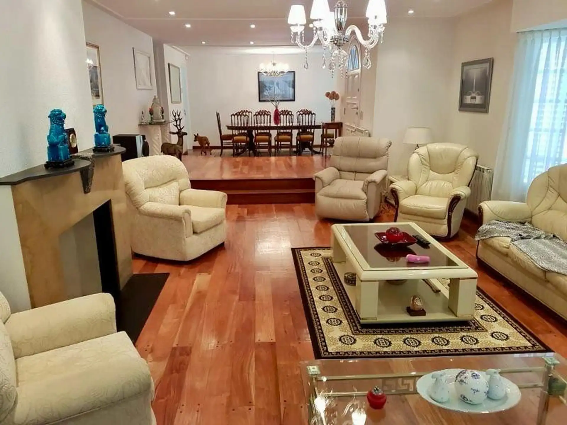 Exclusivo Chalet de Categoría, Barrio Los Troncos