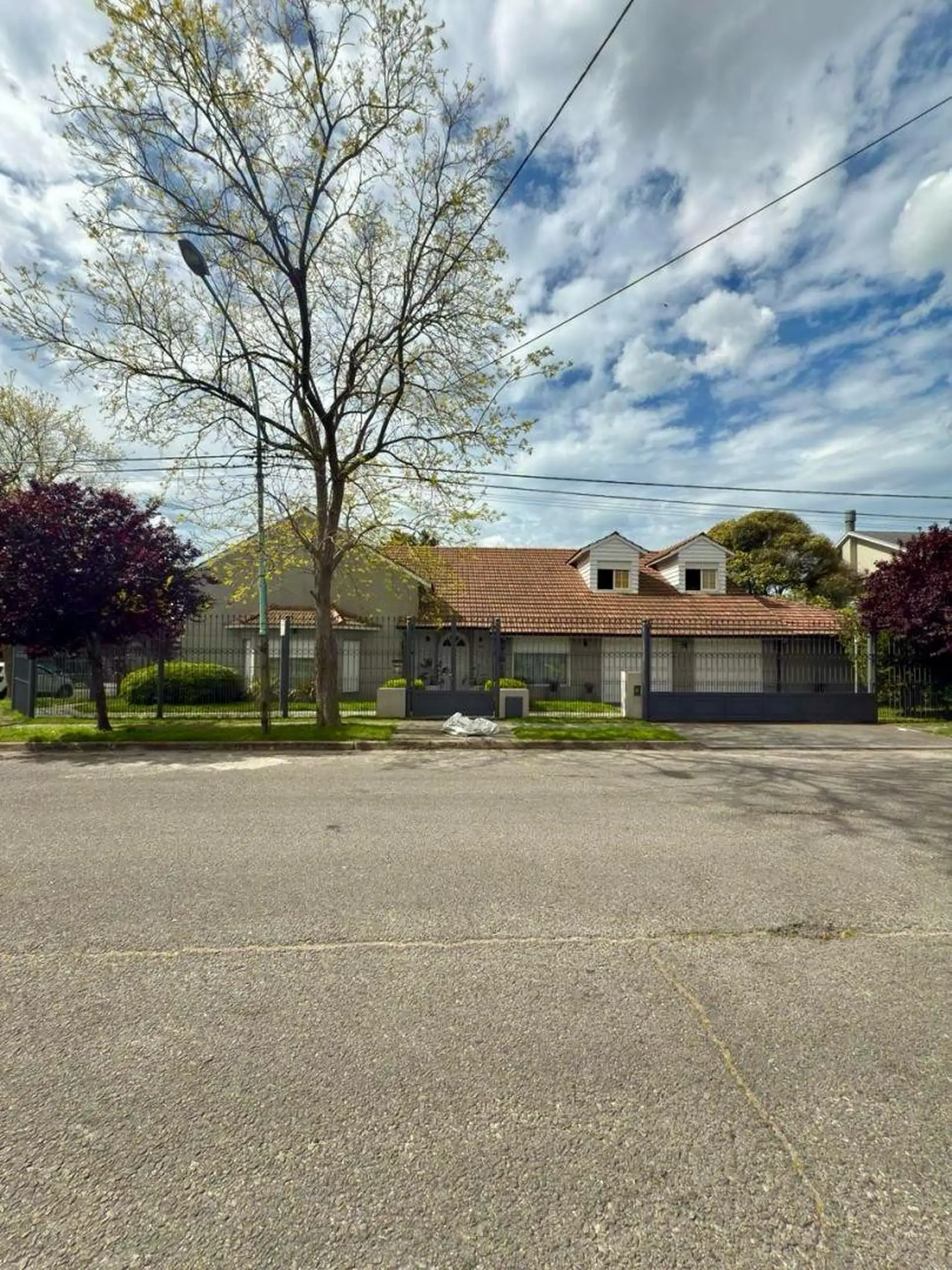 Exclusivo Chalet de Categoría, Barrio Los Troncos