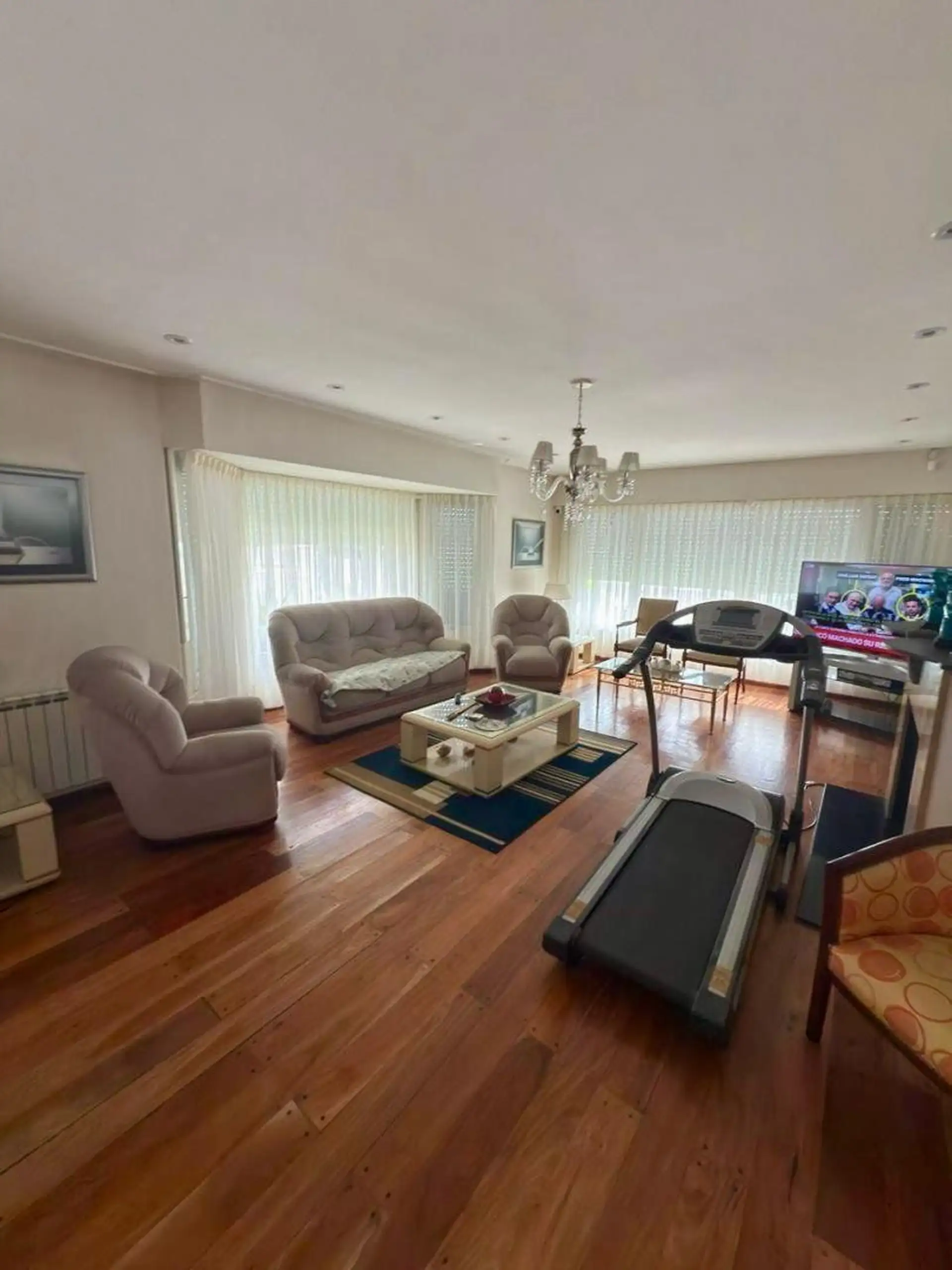 Exclusivo Chalet de Categoría, Barrio Los Troncos