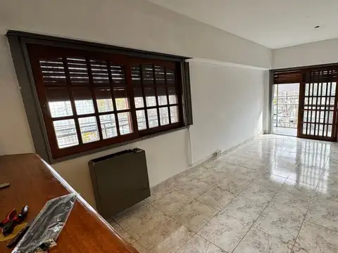 Libertad 4700, Piso 1