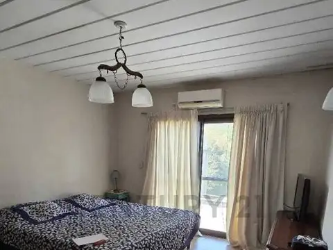 VENTA CASA 4 AMB. EN ITUZAINGÓ PILETA, PARRILLA - ACEPTA PRMUTA