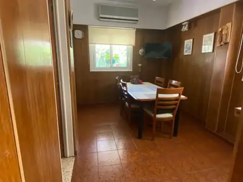 Casa 5 ambientes con 4 baños