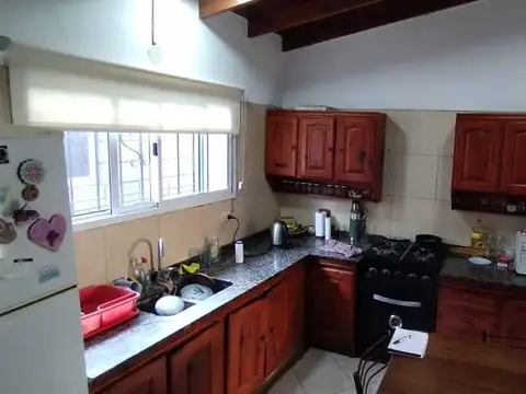 Casa 4 ambientes con 2 baños