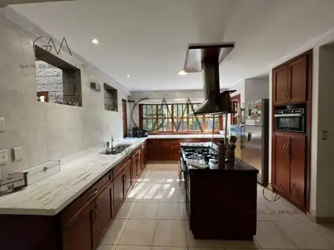 Casa 7 ambientes con 3 baños