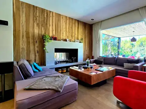 Casa en Venta con 3 cocheras