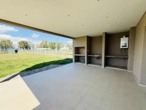 Casa en Venta en Pilar del Este - Santa Lucia, USD 190.000