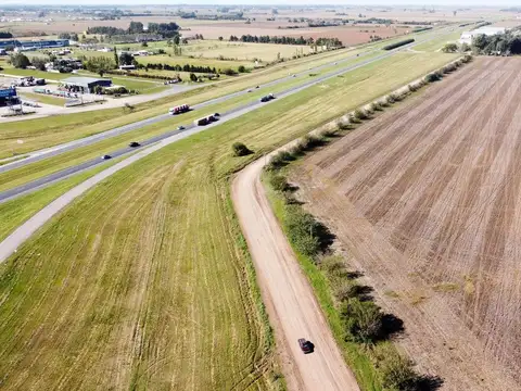 VENTA DE CAMPO SOBRE AUTOPISTA USO INDUSTRIAL