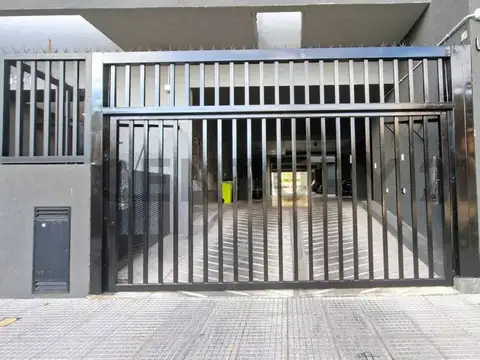 VENTA COCHERA CUBIERTA EN CASEROS