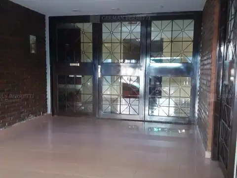 DEPARTAMENTO 2 AMB,CON COCHERA  CENTRICO (frente al superm Genovesa)