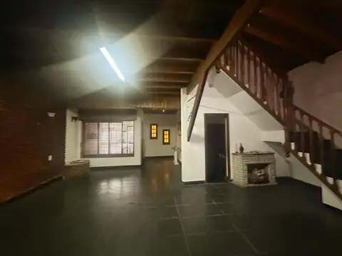 Casa 5 ambientes con 3 baños