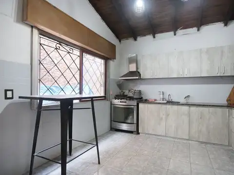 VENTA CASA 3 AMBIENTES CON PATIO/COCHERA TEMPERLEY