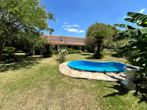 Casa DOS DORMITORIOS CON PARQUE TERRENO 1500 M2 ALBERDI 1400 FUNES