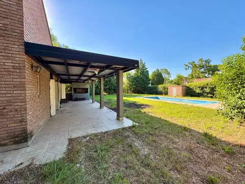 Casa 5 ambientes con 1 baño