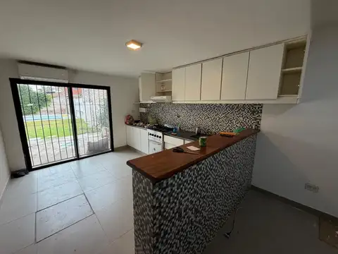 Casa 6 ambientes con 2 baños