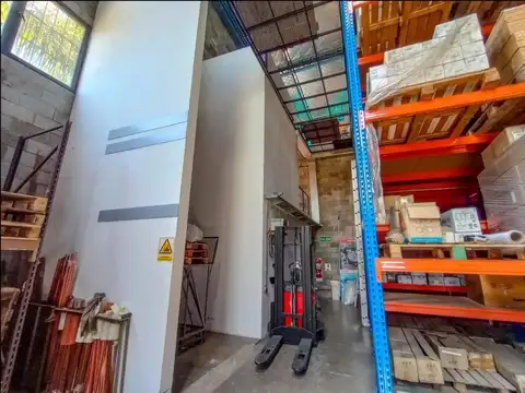 Galpón y Oficina Totalmente Equipado