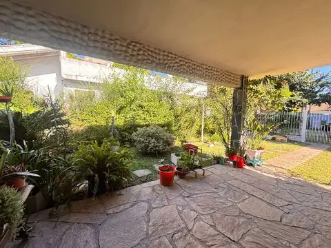 Casa 2 ambientes con 2 baños