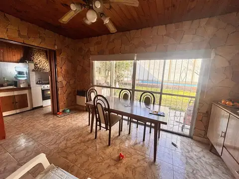 Venta casa con parque y pileta