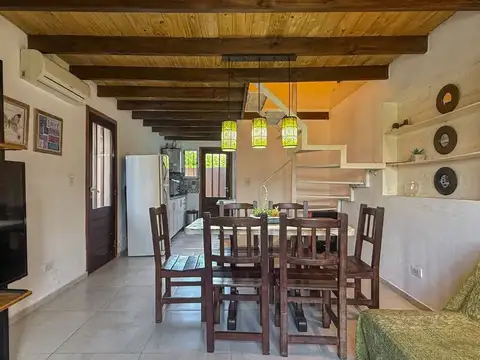Casa en Alquiler con 1 cochera
