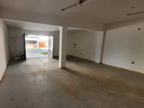 Venta Local con Oficina - Campbell y Cordoba.