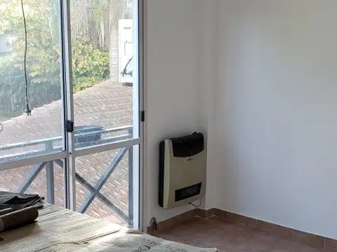 EN VENTA EN CIUDAD JARDIN DEPARTAMENTO 2 AMBIENTES CON BALCON FRANCES AL CONTRAFRENTE - FICHA 8070