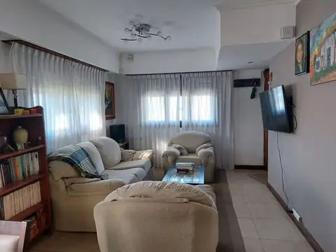 Depto Tipo Casa en Alquiler en Villa Primera, $ 1.300.000