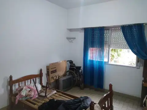 Casa 6 ambientes con 2 baños