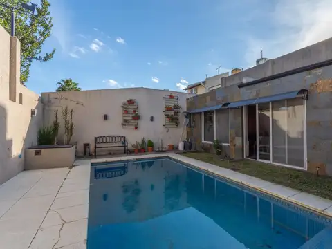 Casa Minimalista en Venta en Olivos, 3 dormitorios en suite.