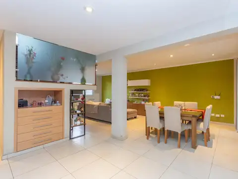 Casa 4 ambientes con 5 baños