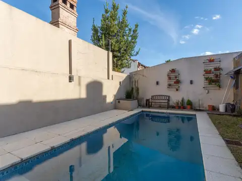 Casa Minimalista en Venta en Olivos, 3 dormitorios en suite.