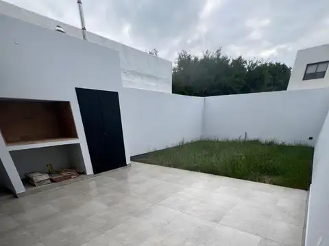 Depto Tipo Casa en Venta en La Calandria, USD 165.000