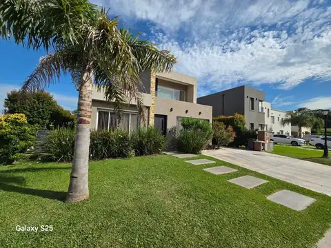 Casa Moderna con Pileta y Galería – Barrio Cerrado cerca de Don Torcuato, Magna Adolfo Sourdeaux